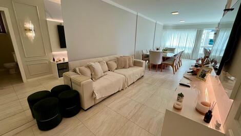 AMPLO APARTAMENTO 4 DORMITÓRIOS MEIA PRAIA PARA 10 PESSOAS