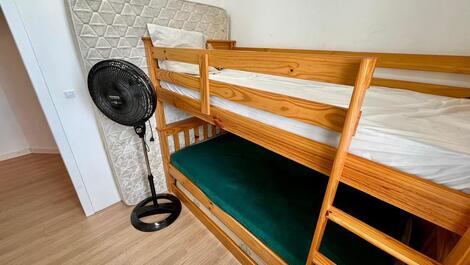 AMPLO APARTAMENTO 4 DORMITÓRIOS MEIA PRAIA PARA 10 PESSOAS