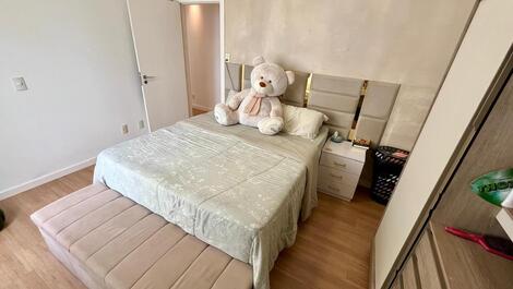 AMPLO APARTAMENTO 4 DORMITÓRIOS MEIA PRAIA PARA 10 PESSOAS