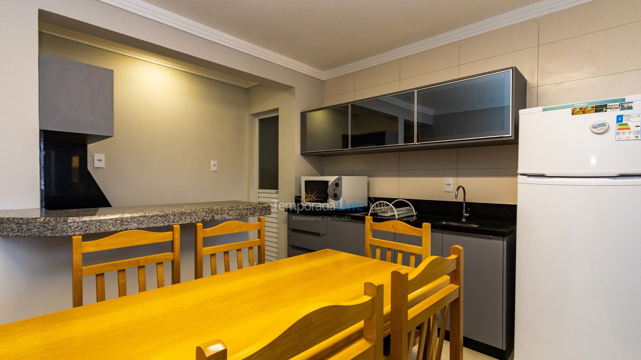 Apartamento para aluguel de temporada em Bombinhas (Canto Grande)