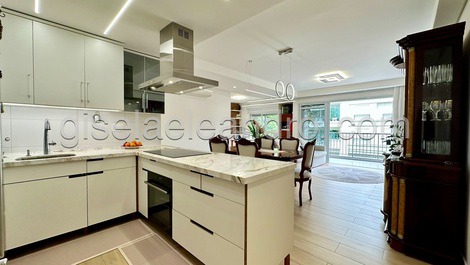 Luxury apartment in Jurere, 100 meters from the sea