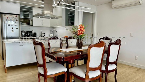 Luxury apartment in Jurere, 100 meters from the sea