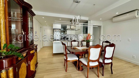 Luxury apartment in Jurere, 100 meters from the sea