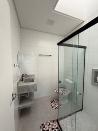 Excelente Geminado 1 suite + 2 quartos com AC, WI-FI, churrasqueira