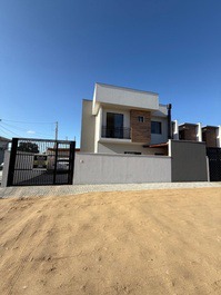 Excelente Geminado 1 suite + 2 quartos com AC, WI-FI, churrasqueira