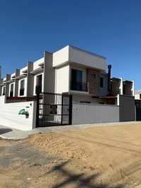 Excelente Geminado 1 suite + 2 quartos com AC, WI-FI, churrasqueira