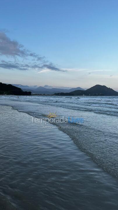 Apartamento para aluguel de temporada em Ubatuba (Praia das Toninhas)