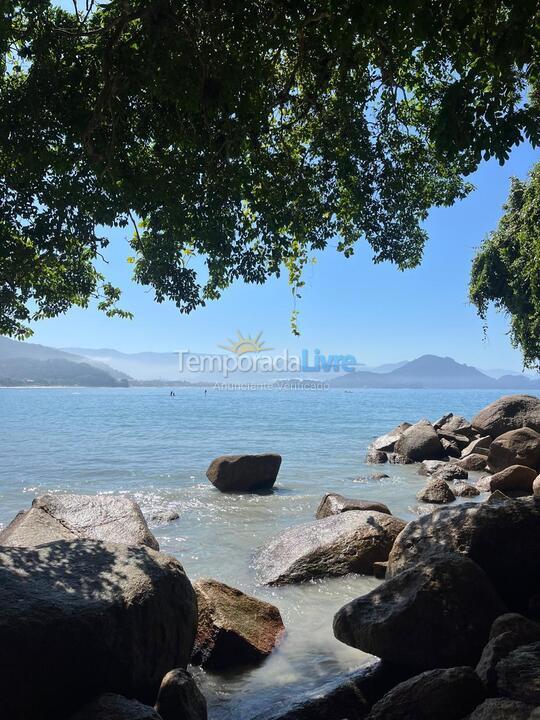Apartamento para aluguel de temporada em Ubatuba (Praia das Toninhas)