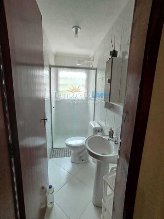 Apartamento para aluguel de temporada em Ubatuba (Praia das Toninhas)