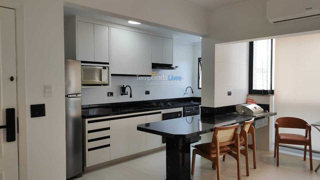 Apartamento para aluguel de temporada em Guarujá (Pitangueiras)