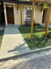 Linda casa de condomínio disponível para locação!