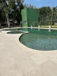 Linda casa de condomínio disponível para locação!