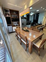 Linda casa de condomínio disponível para locação!