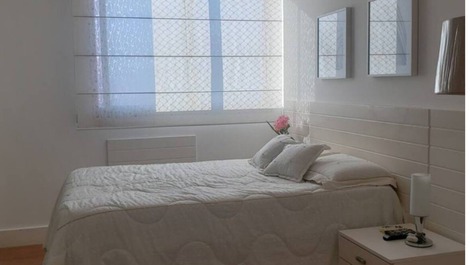 Luxo e Vista Mar: Cobertura com Hidromassagem na Barra