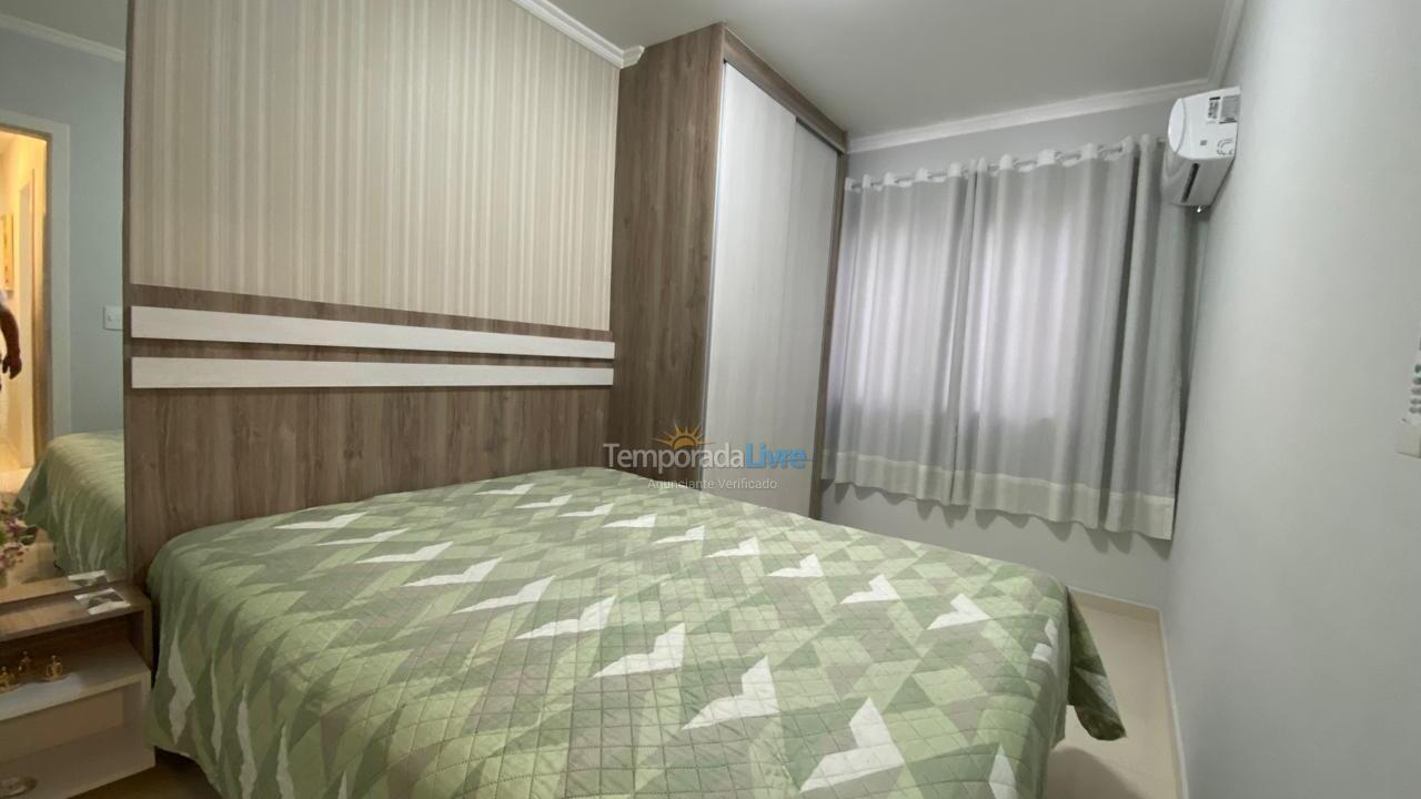 Apartamento para aluguel de temporada em Itapema (Meia Praia)