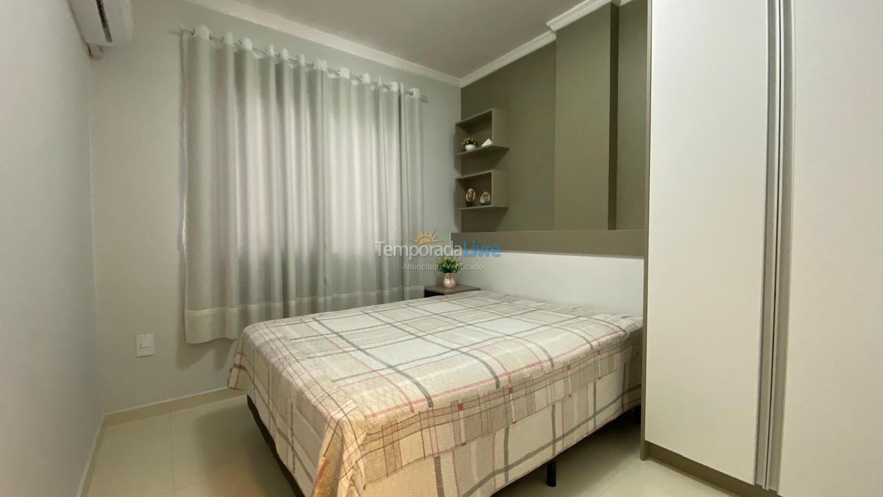 Apartamento para aluguel de temporada em Itapema (Meia Praia)