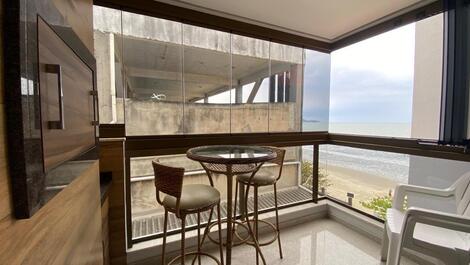 Apartamento PÉ na areia em Meia Praia