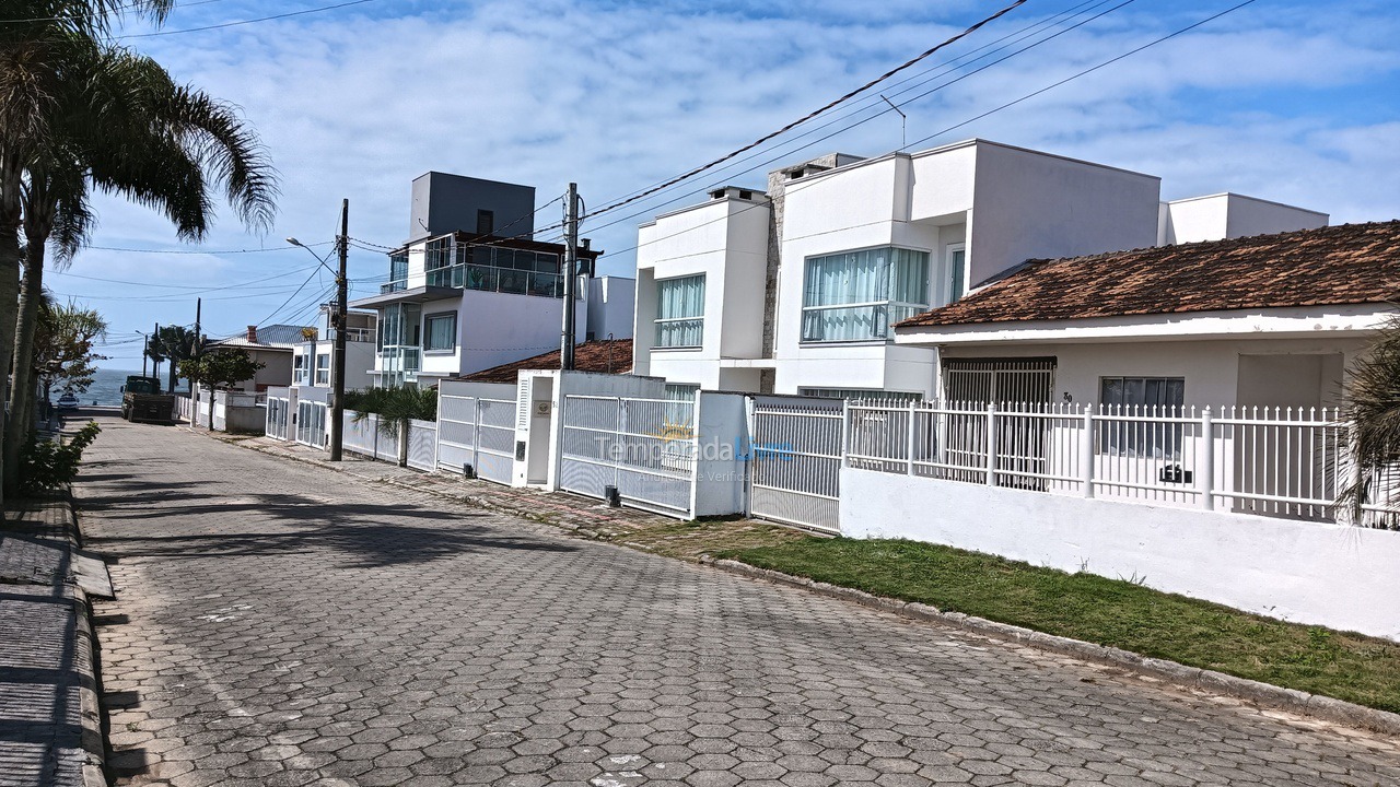 Casa para alquiler de vacaciones em Barra Velha (Praia do Tabuleiro)