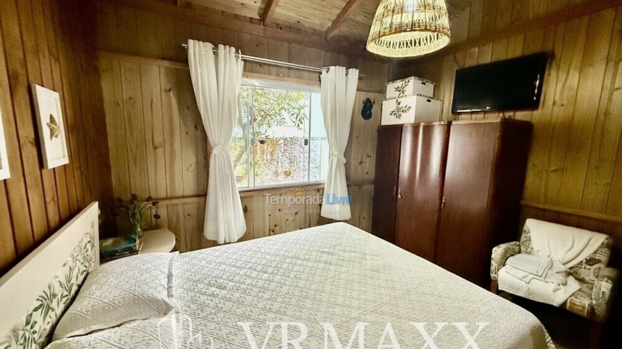 Casa para aluguel de temporada em Bombinhas (Praia de Zimbros)