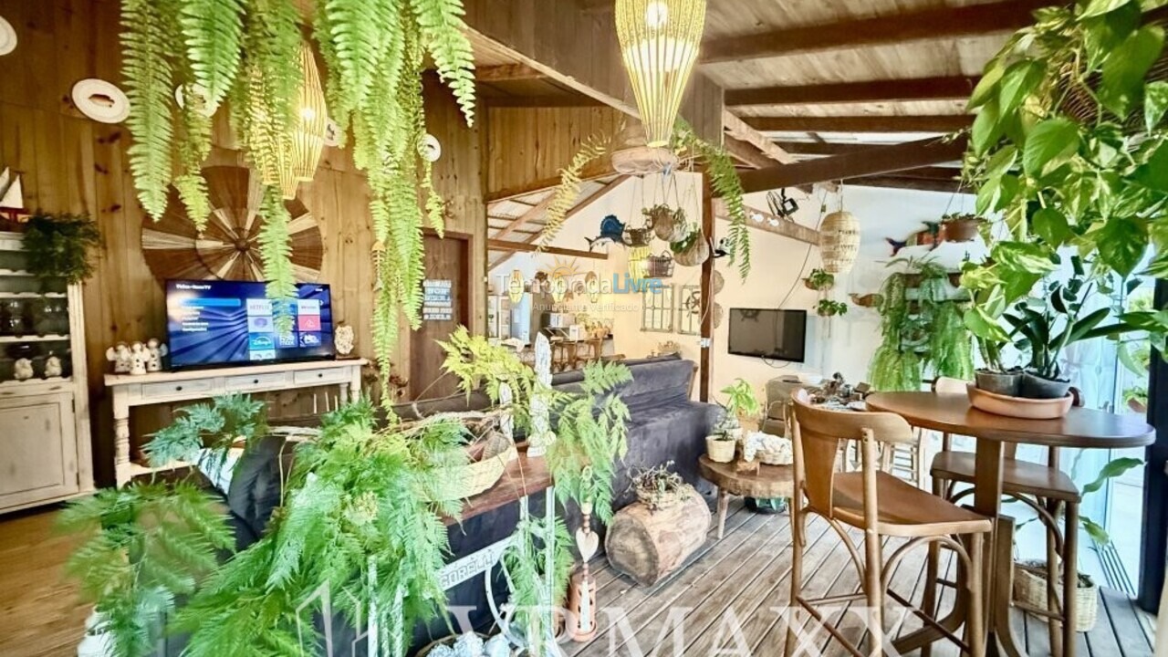 Casa para aluguel de temporada em Bombinhas (Praia de Zimbros)