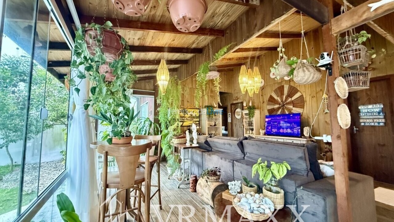 Casa para aluguel de temporada em Bombinhas (Praia de Zimbros)