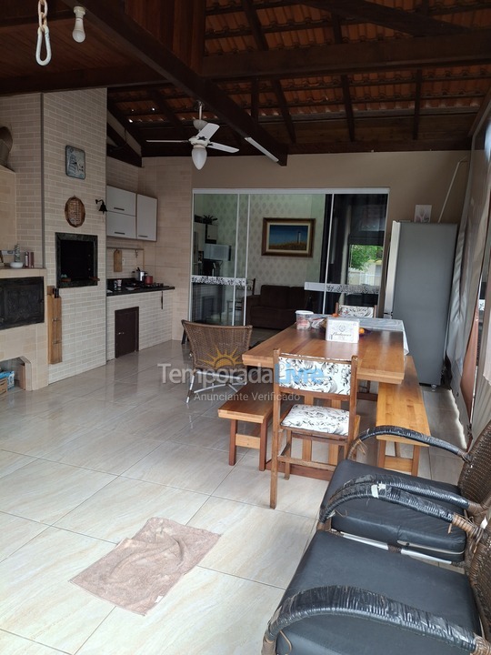 Casa para aluguel de temporada em Bombinhas (Morrinhos)