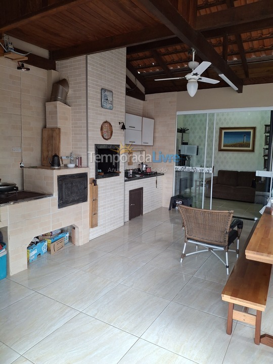 Casa para aluguel de temporada em Bombinhas (Morrinhos)