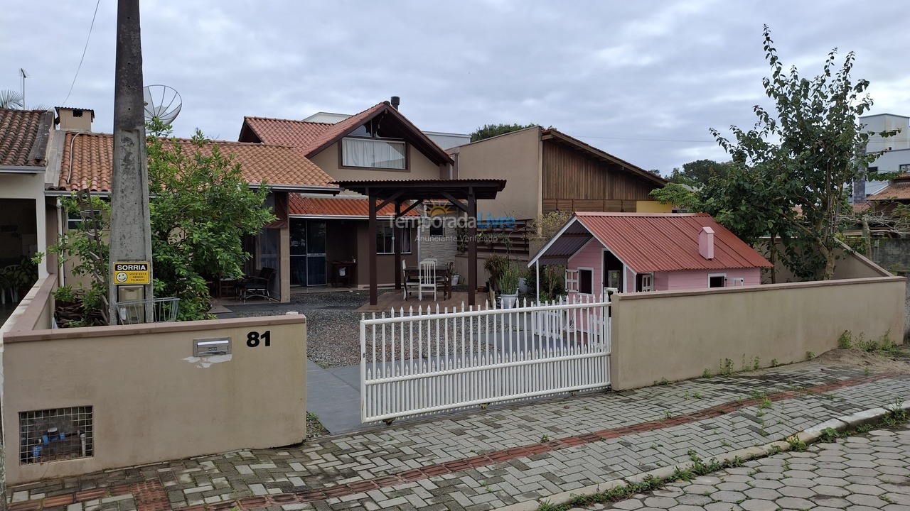 Casa para aluguel de temporada em Bombinhas (Morrinhos)