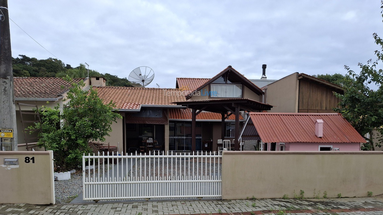Casa para aluguel de temporada em Bombinhas (Morrinhos)