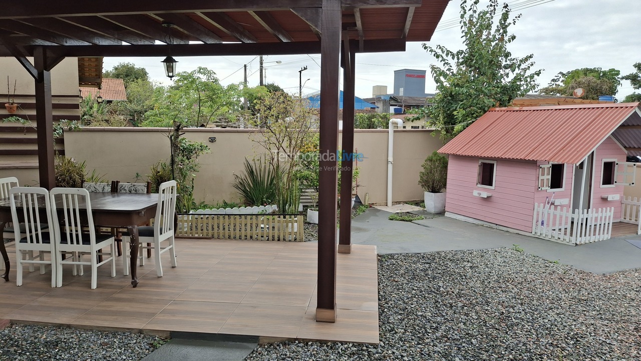 Casa para aluguel de temporada em Bombinhas (Morrinhos)