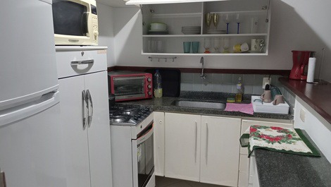 Apartamento full en condominio geriba buzios