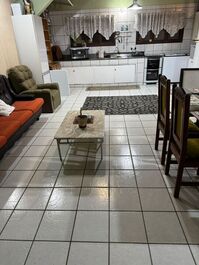 Casa amplia, cómoda y segura.