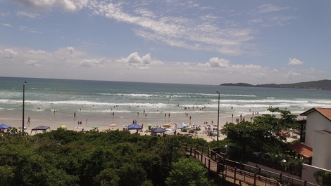 APARTAMENTO 4 DORMITÓRIOS FRENTE MAR PRAIA DE BOMBAS - VARANDAS