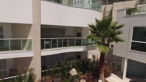 APARTAMENTO 4 DORMITÓRIOS FRENTE MAR PRAIA DE BOMBAS - VARANDAS