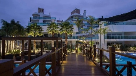 APARTAMENTO 4 DORMITÓRIOS FRENTE MAR PRAIA DE BOMBAS - VARANDAS