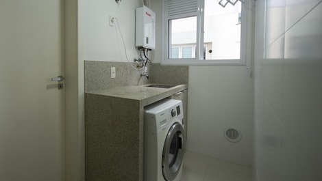 APARTAMENTO 4 DORMITÓRIOS FRENTE MAR PRAIA DE BOMBAS - VARANDAS