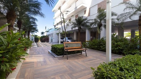 APARTAMENTO 4 DORMITÓRIOS FRENTE MAR PRAIA DE BOMBAS - VARANDAS