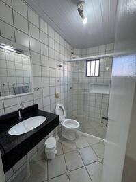 Visão de um banheiro no andar de baixo