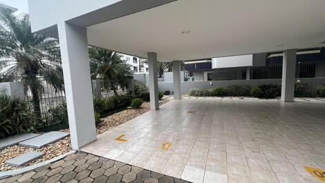 APARTAMENTO EN VENTA EN JURERÊ, 2 HABITACIONES, A 300 METROS DE LA PLAYA