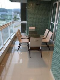 Apartamento com Vista mar á poucos passos da praia de mariscal