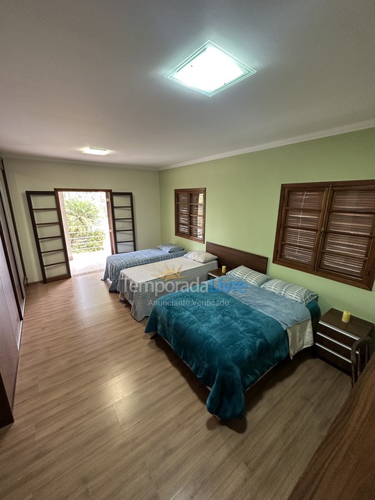Ranch for vacation rental in Mairiporã (Jardim Cinco Lagos)