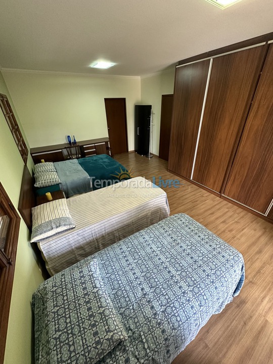 Ranch for vacation rental in Mairiporã (Jardim Cinco Lagos)