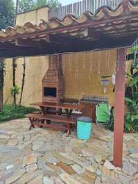 Linda casa de condomínio disponível para locação!