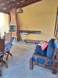 Linda casa de condomínio disponível para locação!