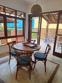 Linda casa de condomínio disponível para locação!