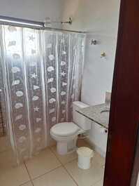 Linda casa de condomínio disponível para locação!