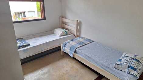 Linda casa de condomínio disponível para locação!