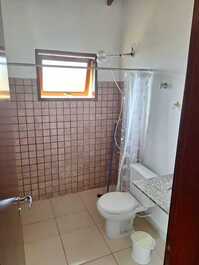 Linda casa de condomínio disponível para locação!