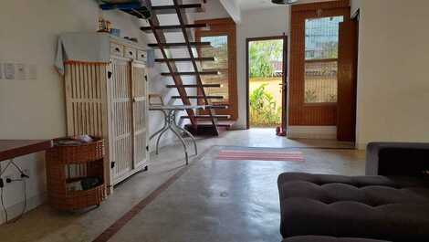 Linda casa de condomínio disponível para locação!