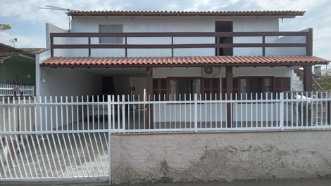 ¡Gran casa! con 3 habitaciones en São Francisco do Sul en Enseada.
